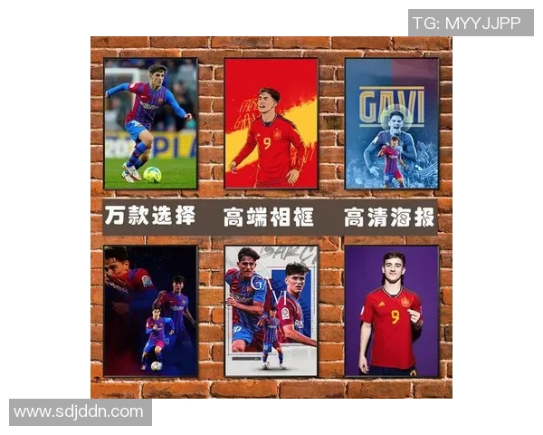 足球球星情侣甜蜜互动曝光 展现爱情与事业双赢的完美平衡